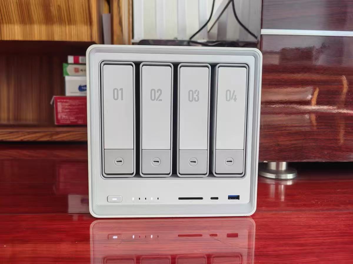 TLF Ugreen DXP4800 Plus 4-Bay  - đánh giá và giá Ddr5 8Gb